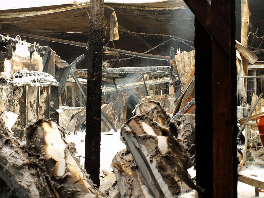 Feuer Halle Siegburg Gewerbegebiet Zange P159.JPG